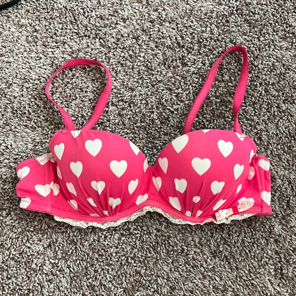 Cute Bras - Picture 1 of 3